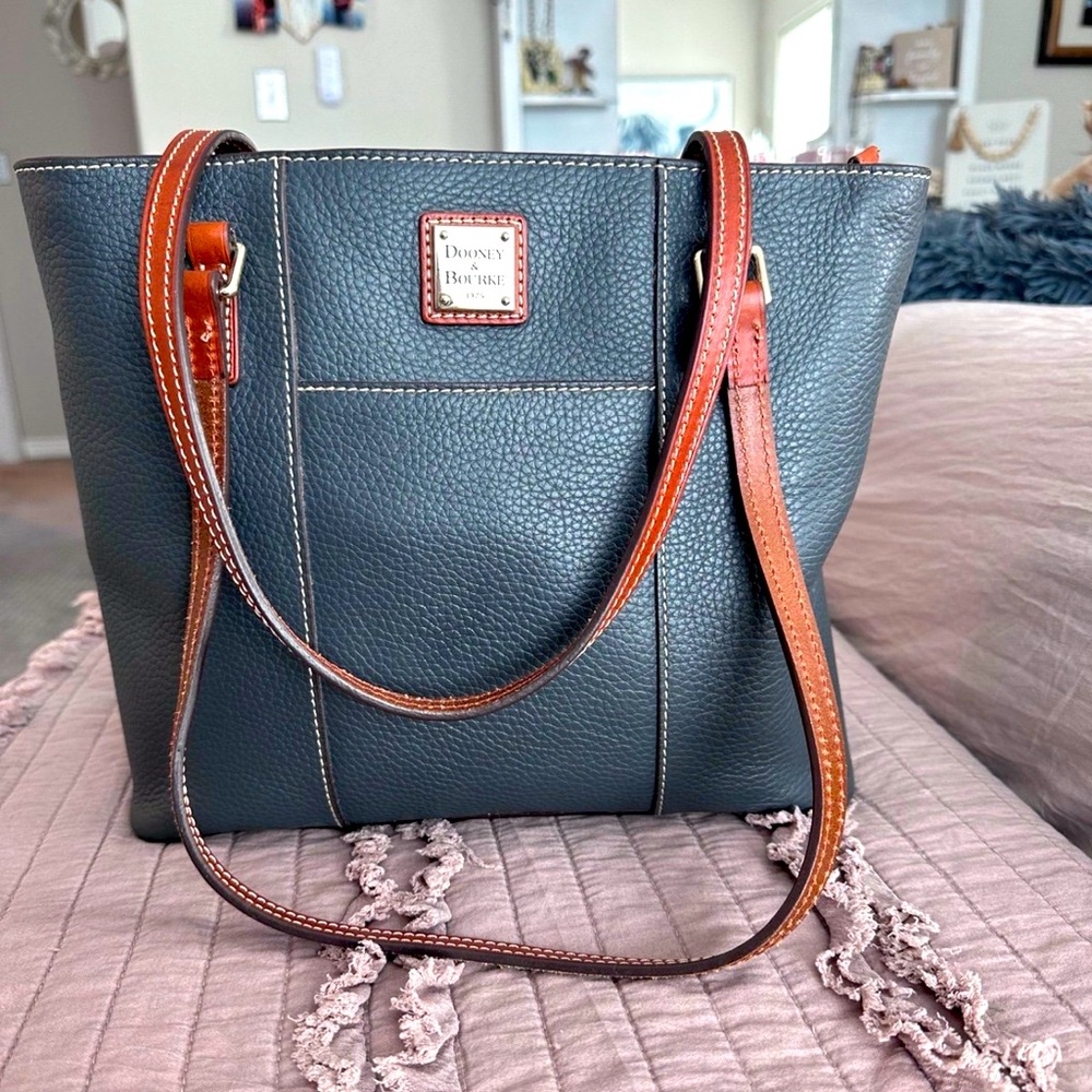 Dooney & Bourke black pebbled leather - small lexington